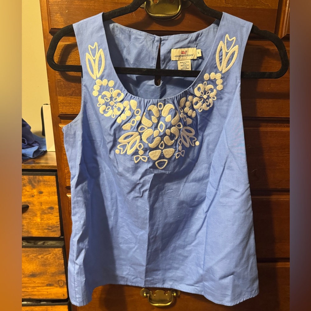 Vineyard Vines Blue Sleeveless Blouse with White Embroidery
